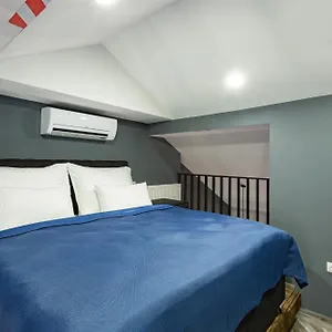 Iron Cube Apartmán